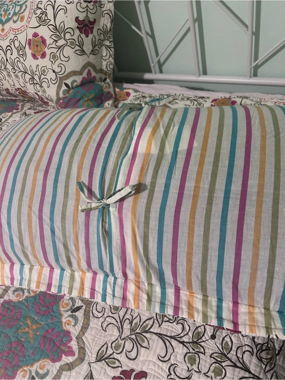 Floral Medallion Cotton Quilt Set in Multi-Color